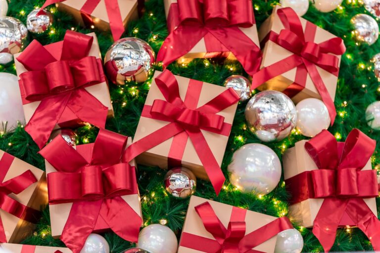 Step-by-Step Guide on How Teachers Can Use Christmas List Apps to Organize Classroom Gift Exchanges | SpreadCheer